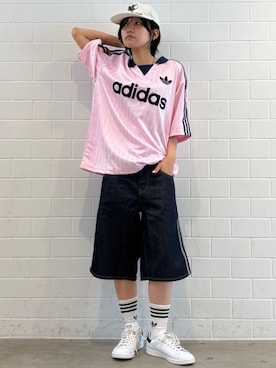 「adidas（アディダス）のファイヤーバード アディカラー ジョーツ ミッドライズ ストレートレッグ / ハーフパンツ / アディダスオリジナルス adidas Originals（デニムパンツ、ブルー系）」を使った、MNさん（レディース・161cm）の夏コーディネート