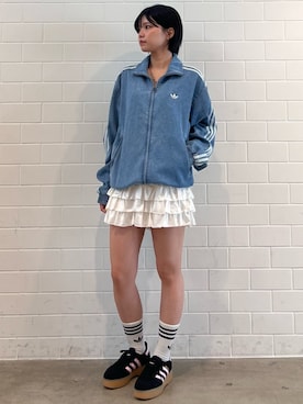 「adidas（アディダス）のレース フリル ミニスカート / アディダスオリジナルス adidas Originals（スカート、ホワイト系）」を使った、MNさん（レディース・161cm）の春コーディネート