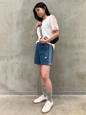 「アイテム（スニーカー、グレー系）」を使った、MNさん（レディース・161cm）の夏コーディネート