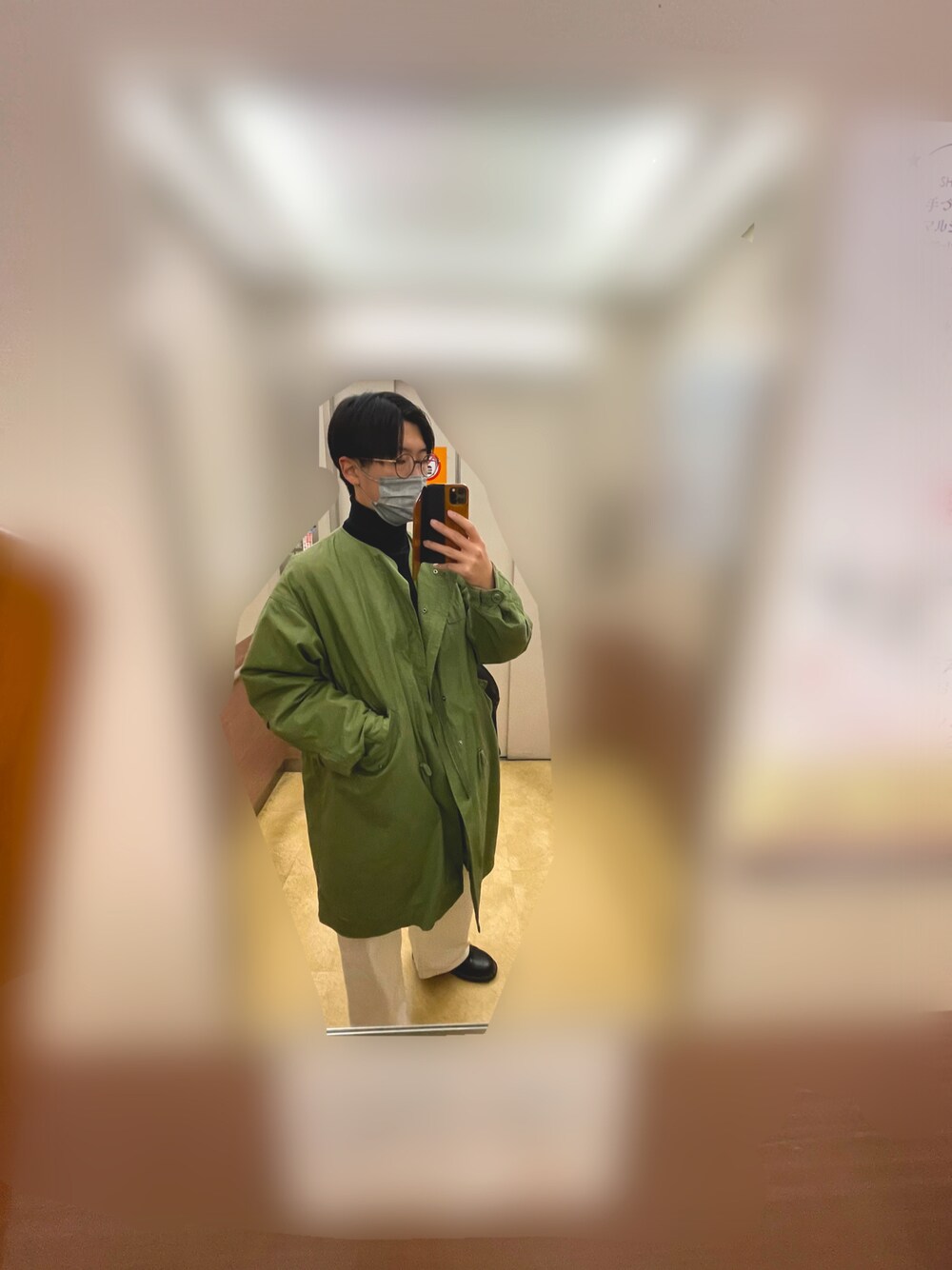 「ファッション好きと繋がりたい、冬コーデ、シンプルスタイル、めがね」｜「URBAN RESEARCHのアイテム（ノーカラーコート、グリーン系）」を使った、pyosさん（メンズ・171cm）の冬コーディネートの1枚目の写真