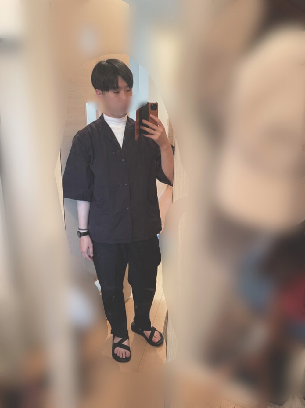「夏コーデ、シンプル、半袖シャツ、夏服、シンプルスタイル、モノトーン、お洒落さんとつながりたい、サンダル、モード」｜「UNIQLOのアイテム（スラックス、ブラック系）」を使った、pyosさん（メンズ・171cm）の夏コーディネートの1枚目の写真