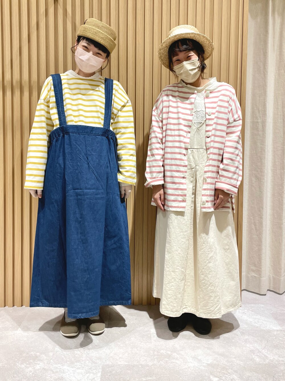 「Samansa Mos2、SM2、サマンサ モスモス(Samansa Mos2)、おそろいコーデ、着回しコーデ、ジャンスカ、春服コーデ、ボーダートップス、レースブラウス、カンカン帽、トーク帽、オトナカワイイ、春カラー、ナチュラル、ラクチンコーデ」｜「Samansa Mos2の太リボンカンカン帽（ハット、ホワイト系）」を使った、あさいまりこさん（レディース・151cm）の春コーディネートの1枚目の写真