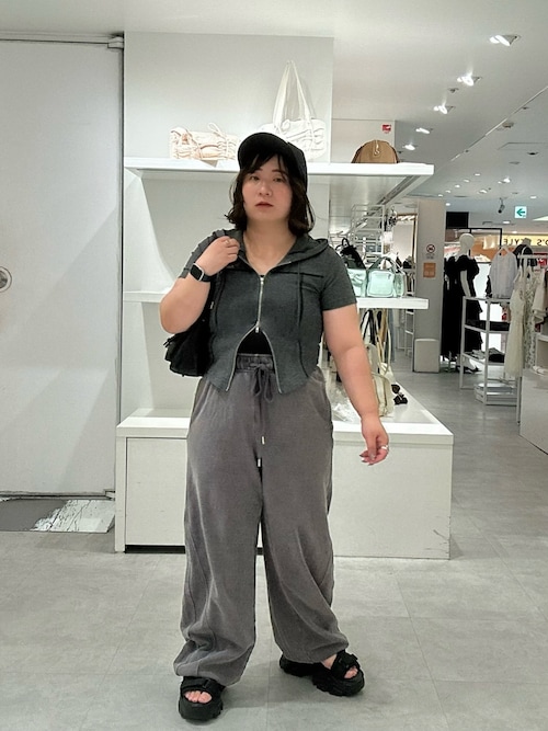 シンプルなデザイン✨ゆったりトップス　秋冬コーデに最適　お出かけ普段着 GOLDJAPAN 大きいサイズ レディース トップス 長袖 Vネック