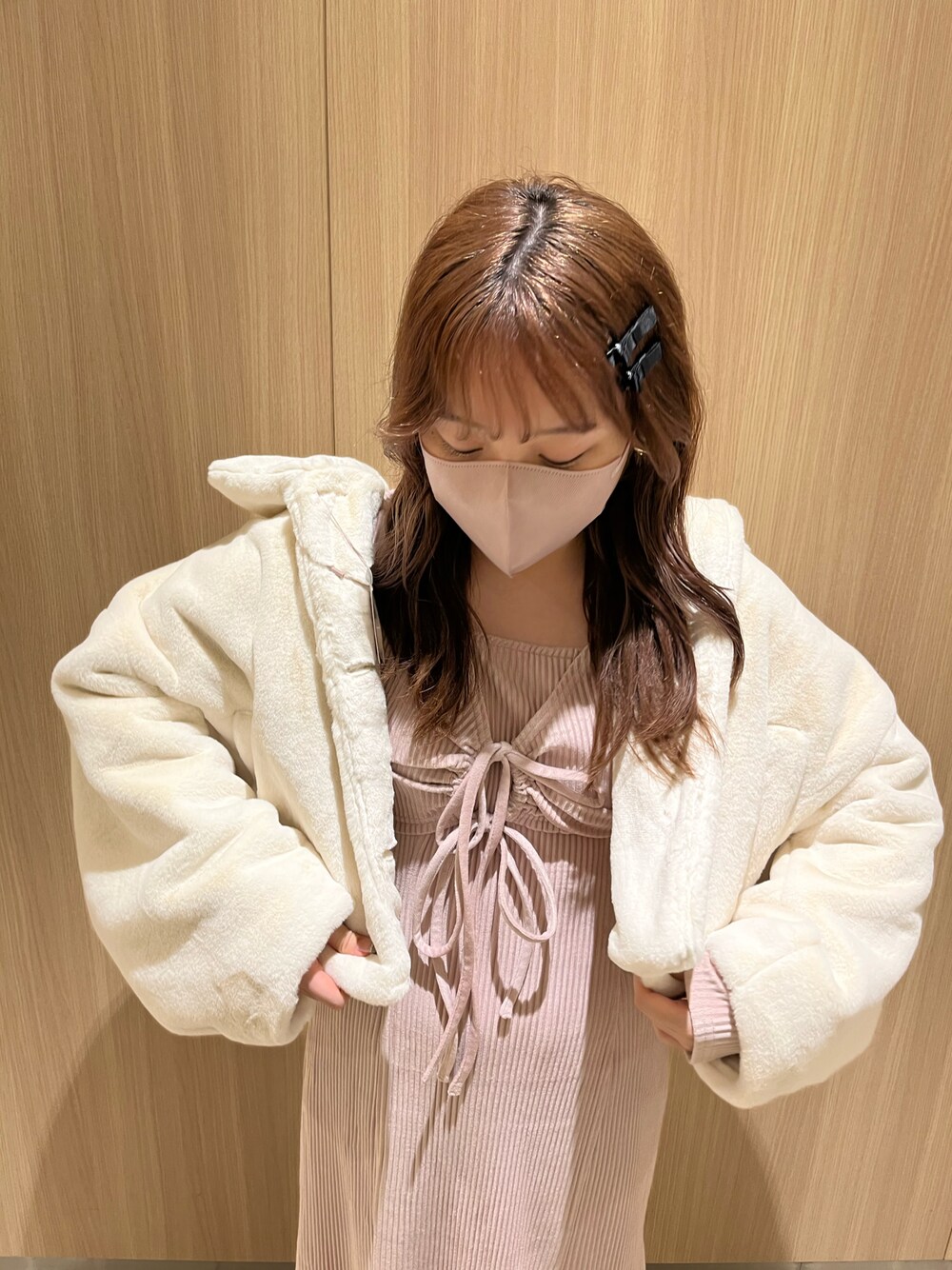 「秋服、秋服コーデ、カラーコーデ、ピンク、ワンピース、ロングワンピース、キャミワンピ、キレイめ、ベロア、ファーコート、nice claup、one after another NICE CLAUP、ナイスクラップ、ガーリー、骨格ストレート」｜「one after another NICE CLAUPの1着で着回し広がる。マルチWAYセットワンピース（ワンピース、ピンク系）」を使った、たじさん（レディース・156cm）の秋コーディネートの1枚目の写真
