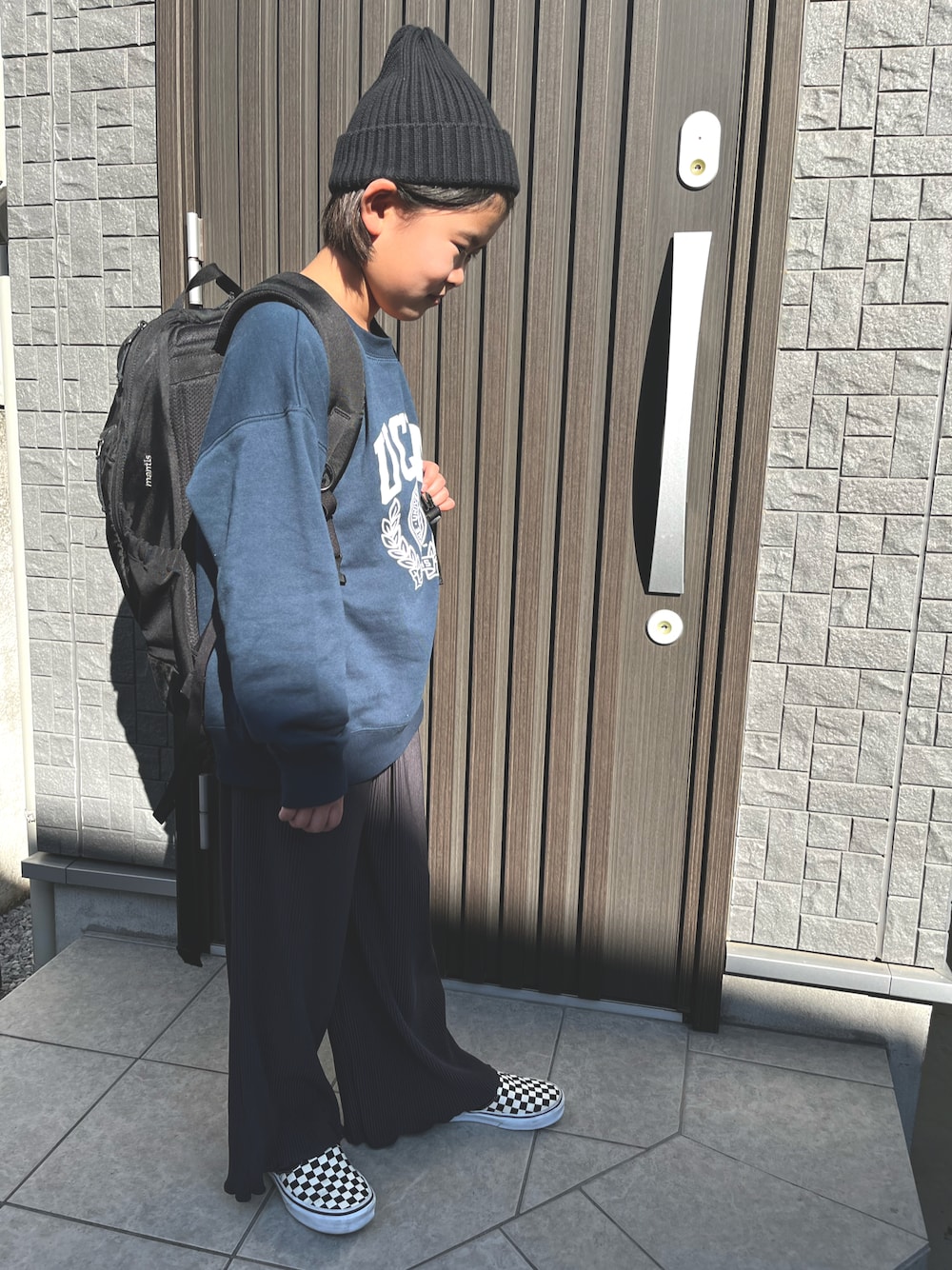 「キッズコーデ、秋コーデ、オーバーサイズ、9歳、休日コーデ、スエット、VANS、アークテリクス、小3、カジュアルコーデ、ロゴスウェット」｜「CIAOPANIC TYPYの【KIDS】【UCLA】TYPY別注EMBLEMプリントスウェット（スウェット、ブルー系）」を使った、K♡Eさん（キッズ・130cm）の秋コーディネートの1枚目の写真