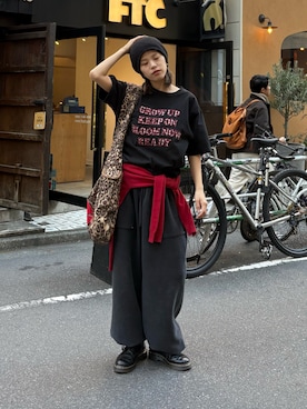 「CIAOPANIC TYPY（チャオパニックティピー）の【UNISEX】アソート柄アップリケTEE（Tシャツ/カットソー、ブラック系）」を使った、たけさきさん（レディース・160cm）の春コーディネート