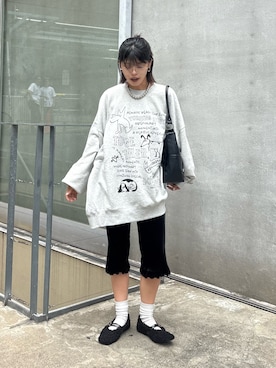 「CIAOPANIC TYPY（チャオパニックティピー）の【UNISEX】アソートDOG落書きビッグスウェット（スウェット、グレー系）」を使った、たけさきさん（レディース・160cm）の秋コーディネート