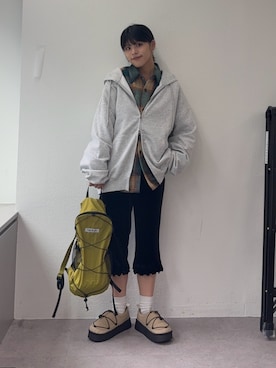 「CIAOPANIC TYPY（チャオパニックティピー）の【UNISEX】製品染めダンボールジップパーカー/WEB限定カラーあり（パーカー、グレー系）」を使った、たけさきさん（レディース・160cm）の秋コーディネート