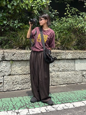 「CIAOPANIC TYPY（チャオパニックティピー）の【UNISEX】ピグメント加工スラブカレッジロゴTEE（Tシャツ/カットソー、ブラウン系）」を使った、たけさきさん（レディース・160cm）の夏コーディネート