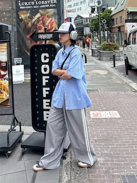 「CIAOPANIC TYPY（チャオパニックティピー）の【UNISEX】アソート柄プリントシャツ（シャツ/ブラウス、ブルー系）」を使った、たけさきさん（レディース・160cm）の春コーディネート
