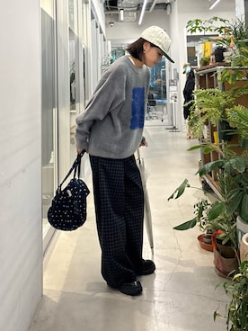 「アイテム（ボストンバッグ、ブルー系）」を使った、たけさきさん（レディース・160cm）の秋コーディネート