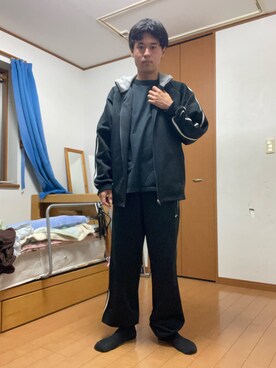 「abcd（ナシ）のアイテム」を使った、巽勇人さん（メンズ・174cm）の春コーディネート