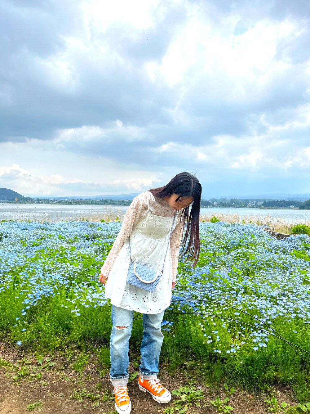 「ootd、used、converse、bobson、休日スタイル、古着女子、夏コーデ、初夏コーデ、コンバース、厚底シューズ、プチプラ、デニム」｜「SHEINのアイテム（その他トップス、ホワイト系）」を使った、miuさん（レディース・161cm）の春コーディネートの1枚目の写真