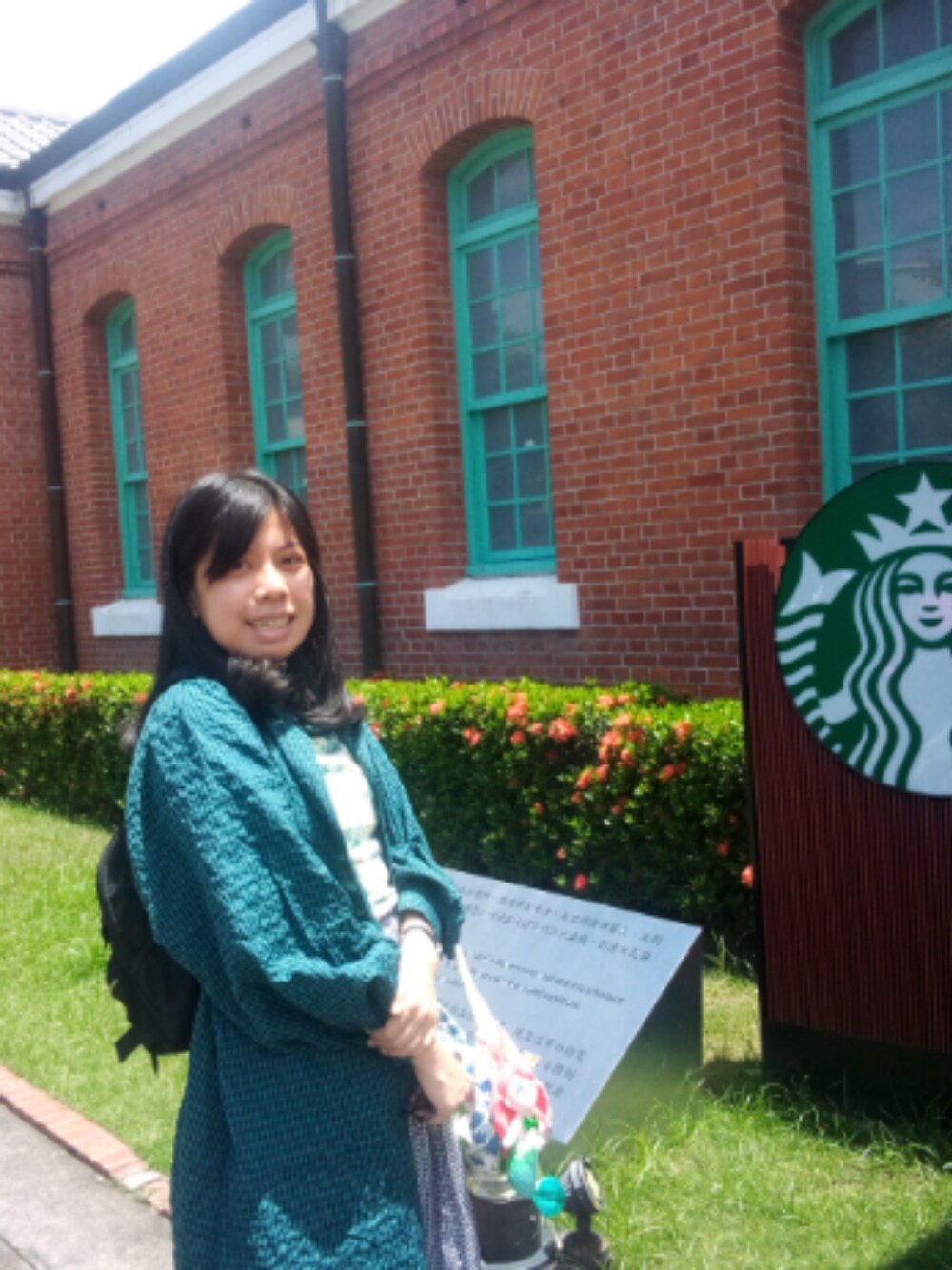 「earth music&ecologyのアイテム（ノーカラージャケット、ブルー系）」を使った、chiajunghsiehさん（レディース・156cm）の夏コーディネートの1枚目の写真