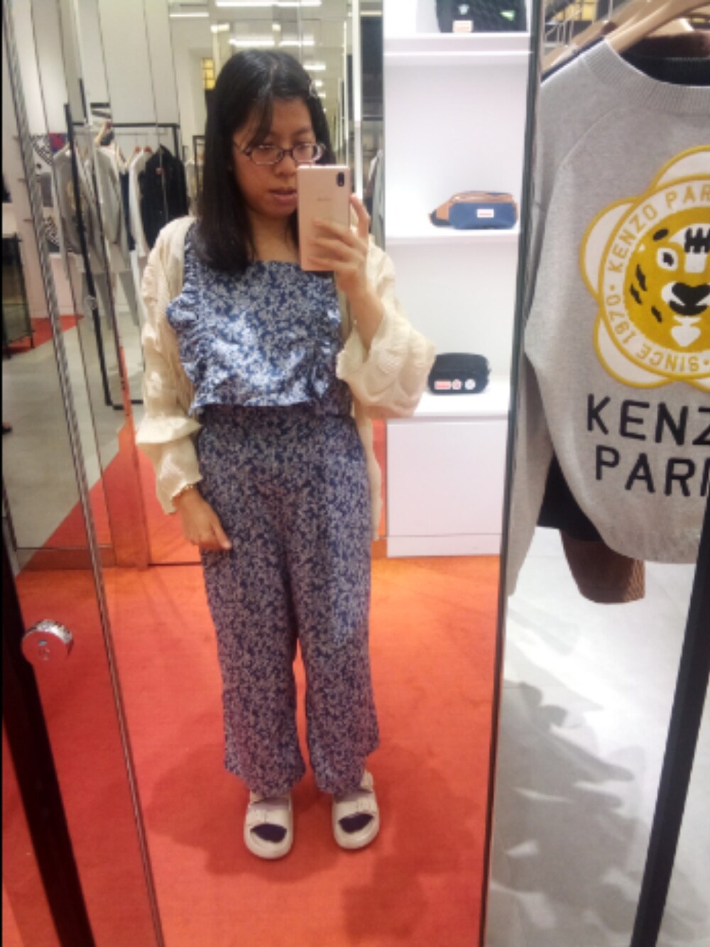 「ootd」｜「earth music&ecologyのアイテム（その他パンツ、ブルー系）」を使った、chiajunghsiehさん（レディース・156cm）の夏コーディネートの1枚目の写真