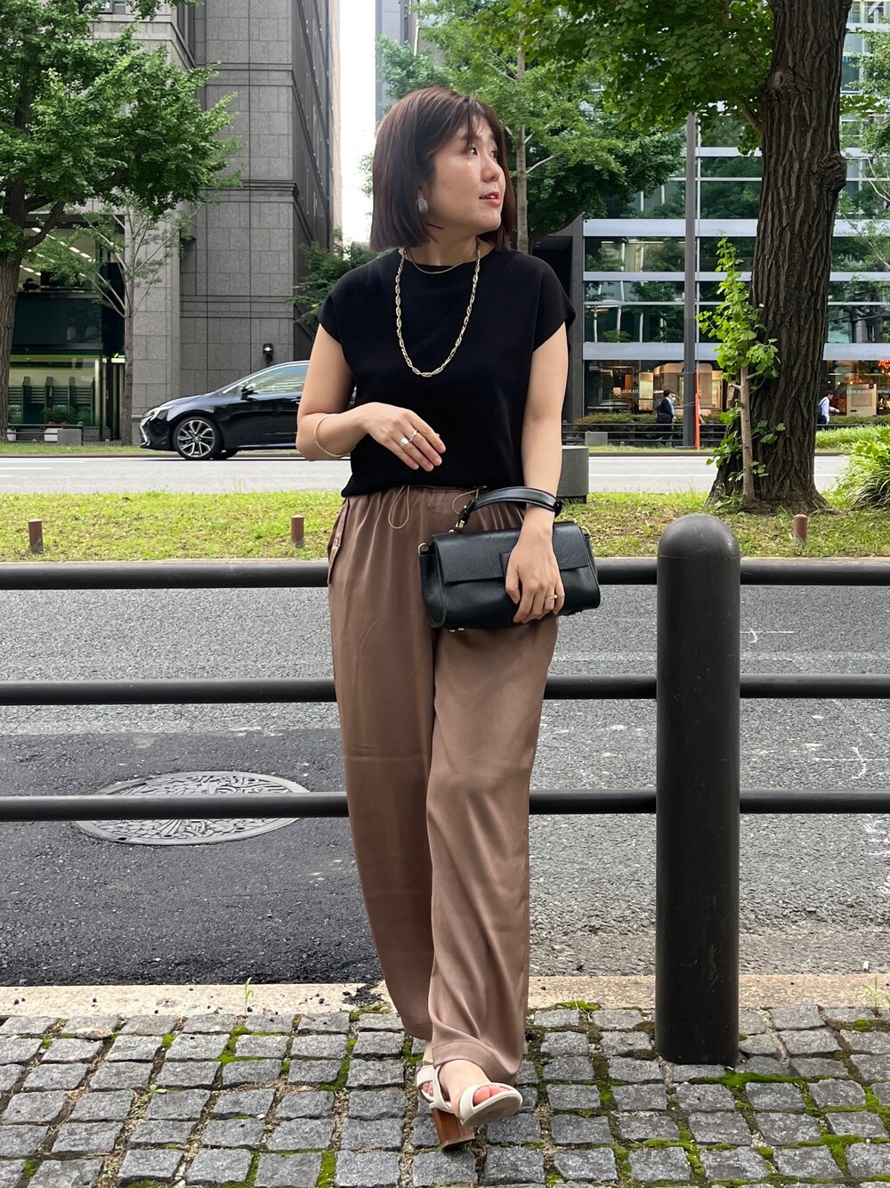 「休日コーデ、夏コーデ、お出かけコーデ、シンプル、オトナ女子、きれいめカジュアル」｜「Chez toiのフレンチスリーブ衿リブコンパクトプルオーバー（ニット/セーター、ブラック系）」を使った、maiさん（レディース・158cm）の夏コーディネートの1枚目の写真