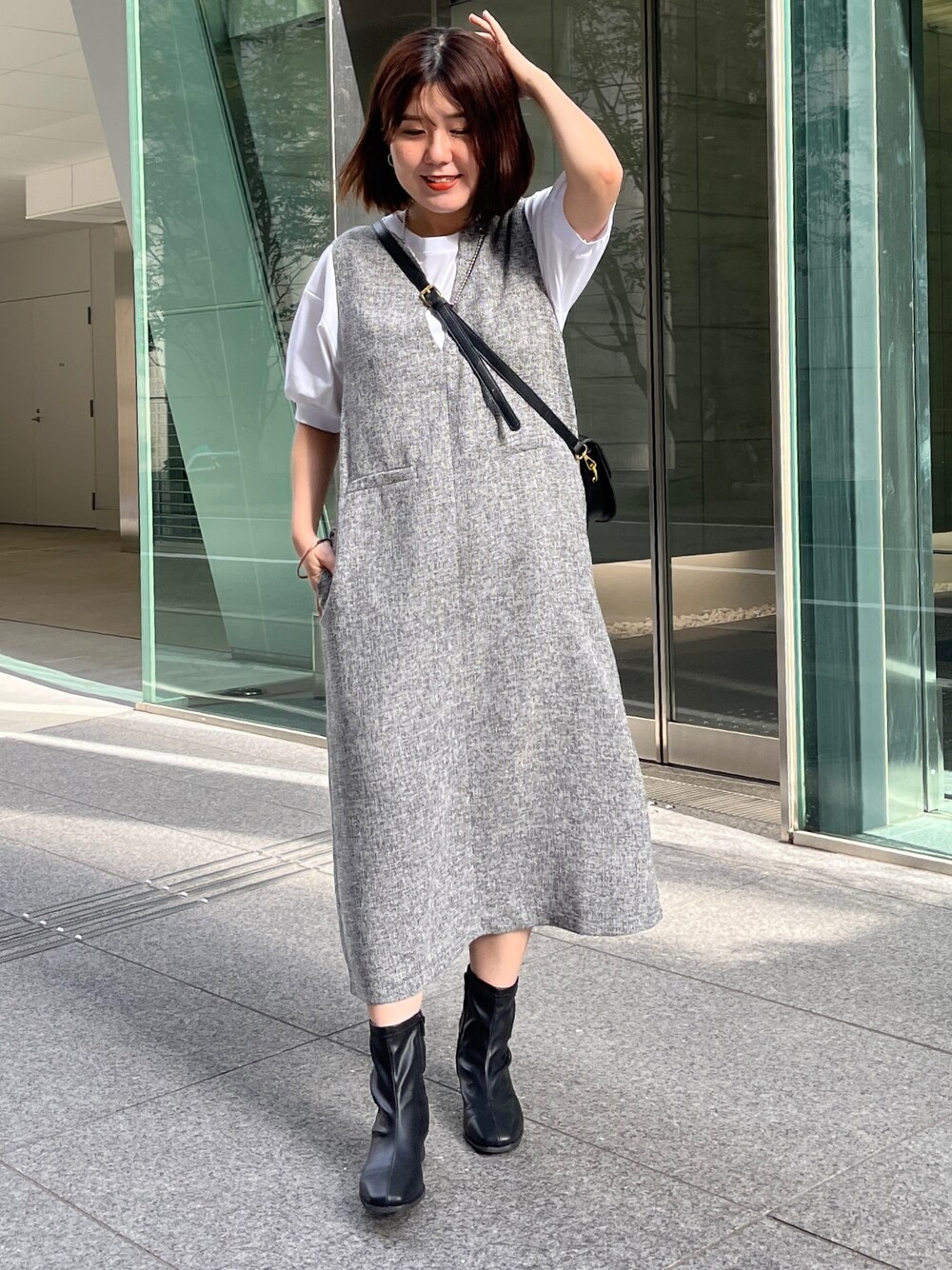 「ワンピース、お出かけコーデ、プチプラ、オトナ女子、休日コーデ、大人カジュアル、きれいめ」｜「Chez toiのフェイクポケットツイードジャンスカ（ジャンパースカート、ブラック系）」を使った、maiさん（レディース・158cm）の夏コーディネートの1枚目の写真