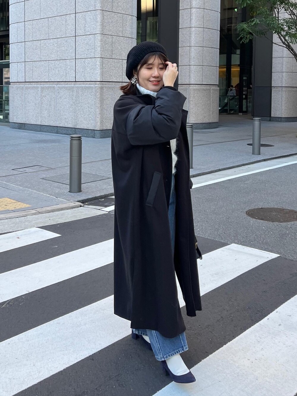 「冬アウター、ロングコート、お出かけコーデ、マイベストコーデ2023、コート、デニム、きれいめカジュアル、休日スタイル、デニムコーデ」｜「Chez toiのアルパカタッチタートルネックプルオーバー（ニット/セーター、グレー系）」を使った、maiさん（レディース・158cm）の冬コーディネートの1枚目の写真