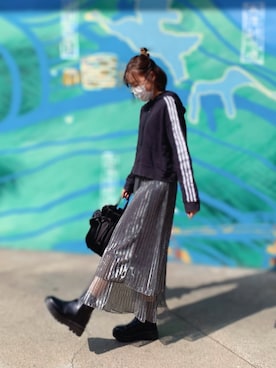 adidas（アディダス）の「【adidas】3本ライン刺繍ロゴ ショート丈プルオーバーパーカー（パーカー）」 - WEAR