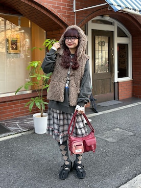 「アイテム（ベスト）」を使った、丸尾佳奈さん（レディース・158cm）の秋コーディネート