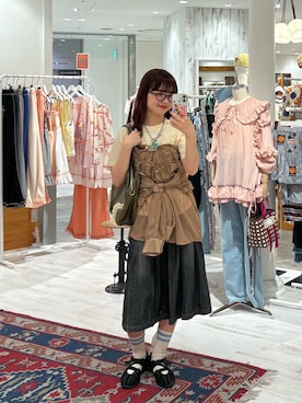 「アイテム（デニムスカート）」を使った、丸尾佳奈さん（レディース・158cm）の夏コーディネート