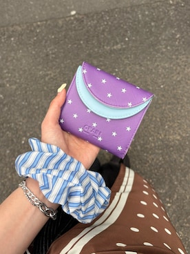 「GRAIN（グレイン）の【GRAIN/グレイン】二つ折りバイカラーウォレット（財布、パープル系）」を使った、丸尾佳奈さん（レディース・158cm）の夏コーディネート
