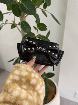 「GRAIN（グレイン）の【GRAIN/グレイン】三つ折りスタッズリボンウォレット（財布、ブラック系）」を使った、丸尾佳奈さん（レディース・158cm）の夏コーディネート