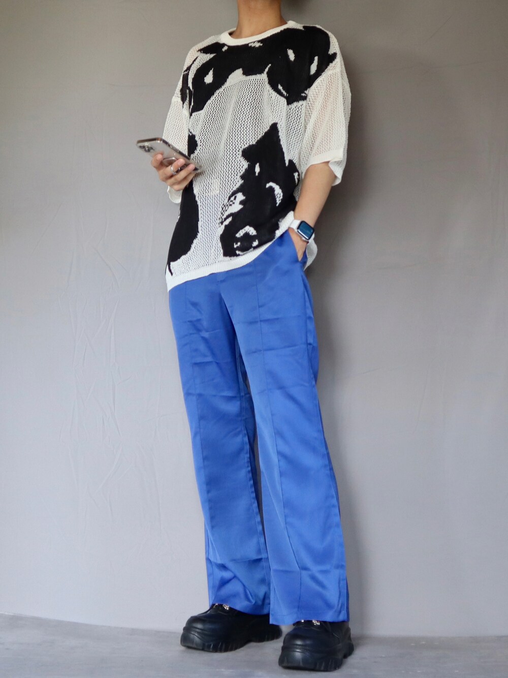 「休日スタイル、ootd、outfit、スニーカー、フレアパンツ、夏、夏コーデ、モード、カラーパンツ、プチプラ、Tシャツ、今日のコーデ、ビッグシルエット、大人カジュアル、カジュアル」｜「Ellno Losetのニュアンスメッシュプルオーバー（ニット/セーター、ホワイト系）」を使った、Shinさん（メンズ・178cm）の夏コーディネートの1枚目の写真