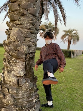 「海」｜「アイテム（チノパンツ）」を使った、ひなちゃんさん（メンズ・181cm）の秋コーディネート