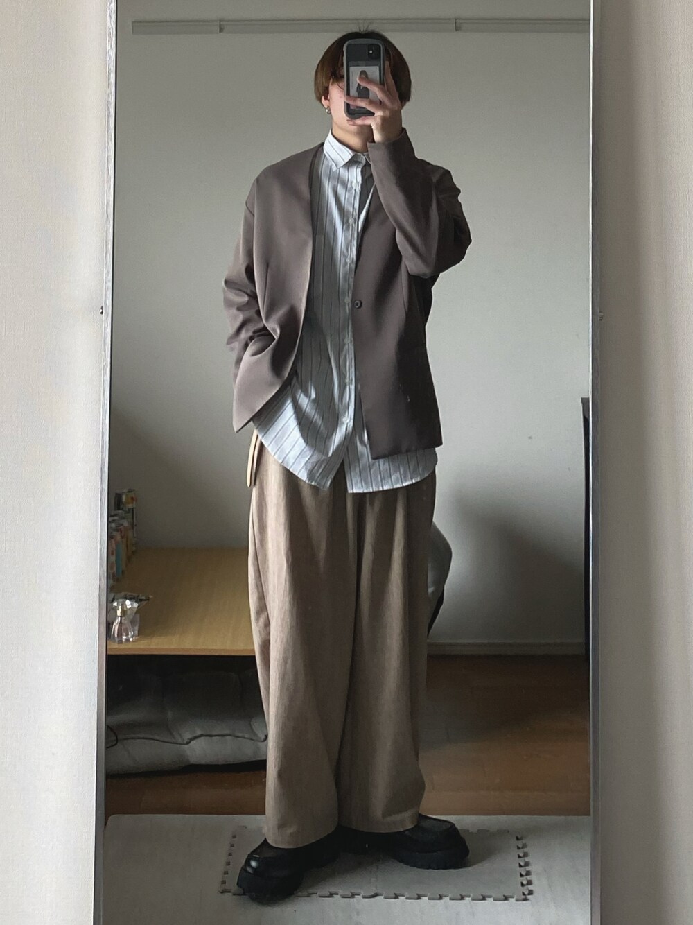 「WYM、epnok、remer、ノーカラージャケット、ストライプシャツ、ワイドパンツ、革靴、キレイめ、春コーデ、プチプラ、シンプルコーデ、低身長、低身長コーデ」｜「shiki tokyoのHigh sole volume loafers  / ハイソールボリュームローファー（ローファー、ブラック系）」を使った、Rionさん（メンズ・165cm）の冬コーディネートの1枚目の写真