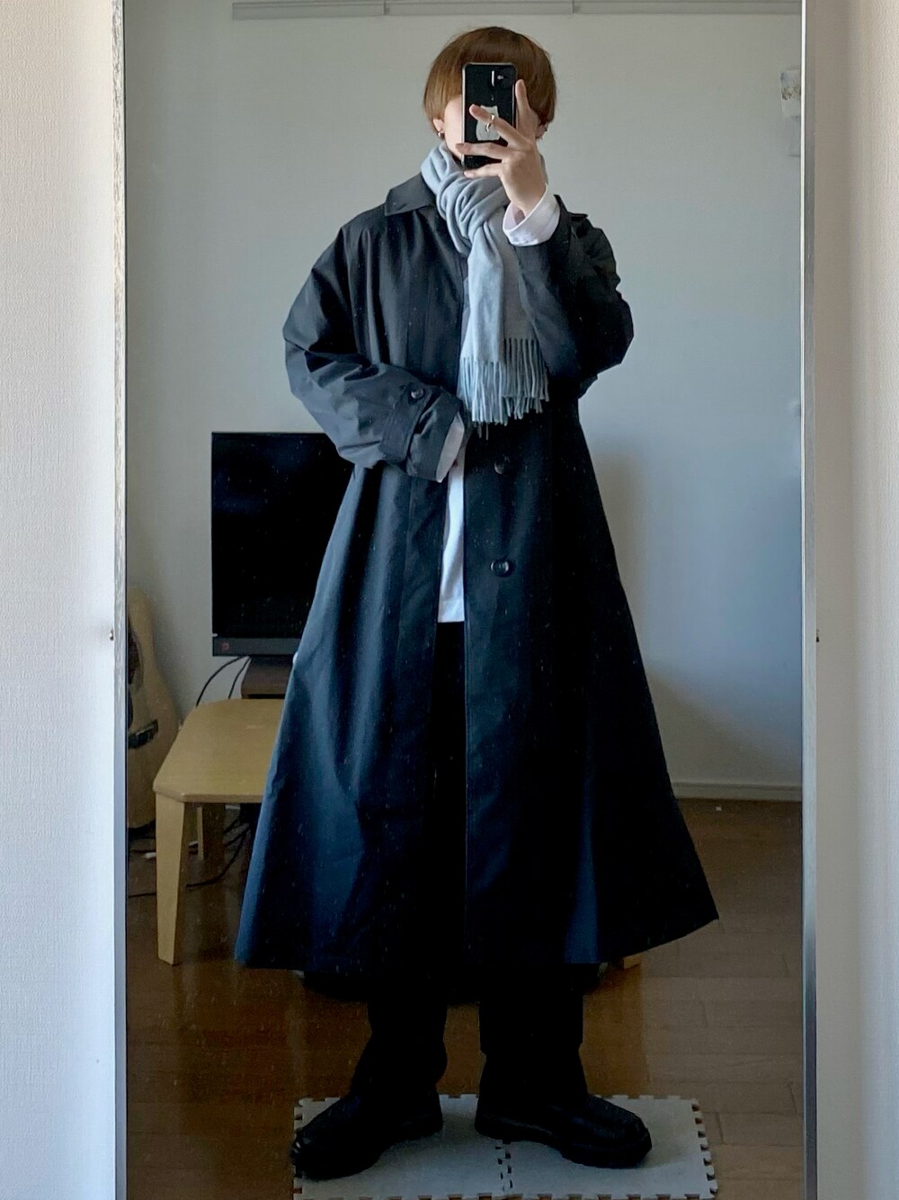 「冬、冬のコーデ、シンプルコーデ、ビッグシルエット、大人コーデ、ワイドパンツ、マフラー、ロングコート、remer、WYM、低身長、低身長コーデ」｜「remerのloose basic long coat/ルーズベーシックロングコート（ステンカラーコート、グレー系）」を使った、Rionさん（メンズ・165cm）の冬コーディネートの1枚目の写真
