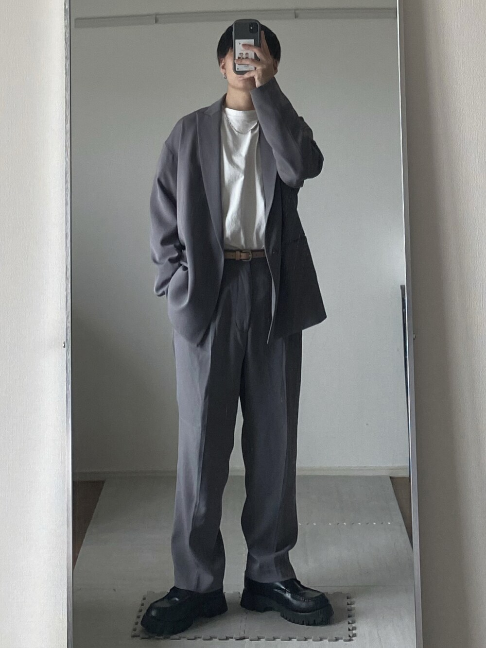 「秋ルック紹介するよ、秋服、秋コーデ、セットアップ、グレー、ローファー、ロンT、WYM、epnok、低身長コーデ、スラックス、ジャケット、キレイめ」｜「WYM LIDNMの【WYM LIDNM】MINIMAL DOUBLE JK SET-UP（セットアップ、グレー系）」を使った、Rionさん（メンズ・165cm）の秋コーディネートの1枚目の写真