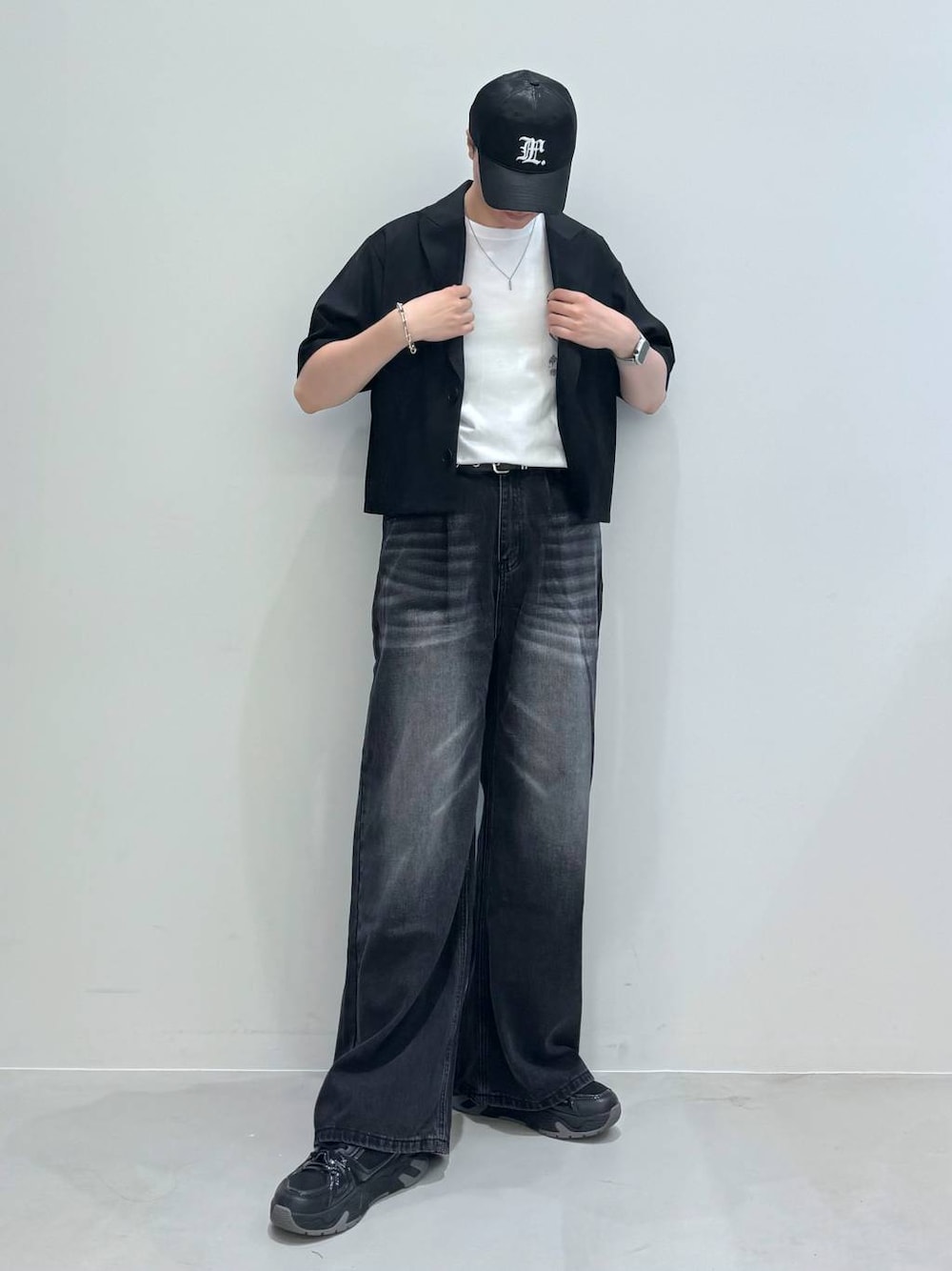 「韓国系、ユニセックス、韓国ファッション、この夏の推しアイテム、夏コーデ、きれいめ、ALAND、キャップ、アウター、ジャケット、テーラードジャケット、タンクトップ、デニムパンツ、ワイドパンツ、パンツ」｜「3.3 Field Trip の【UNISEX】3.3 Field Trip／アイレットベルト（ベルト、ブラック系）」を使った、Rikutoさん（メンズ・178cm）の夏コーディネートの1枚目の写真
