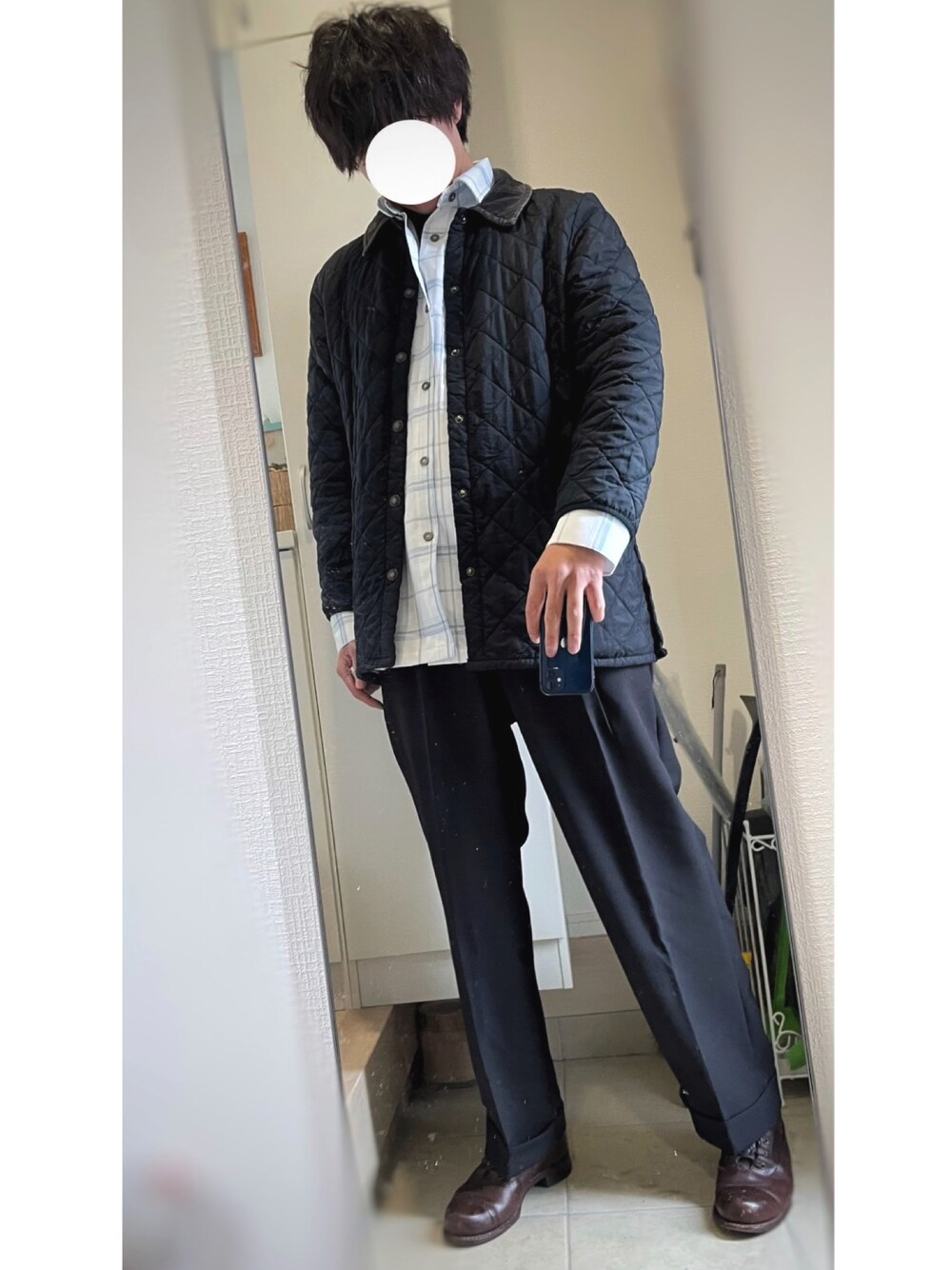 「シンプルコーデ、ワイドパンツ」｜「ETELIOのセンタープレスロールアップスラックス（スラックス、ブラック系）」を使った、chocodollさん（メンズ・185cm）の冬コーディネートの1枚目の写真