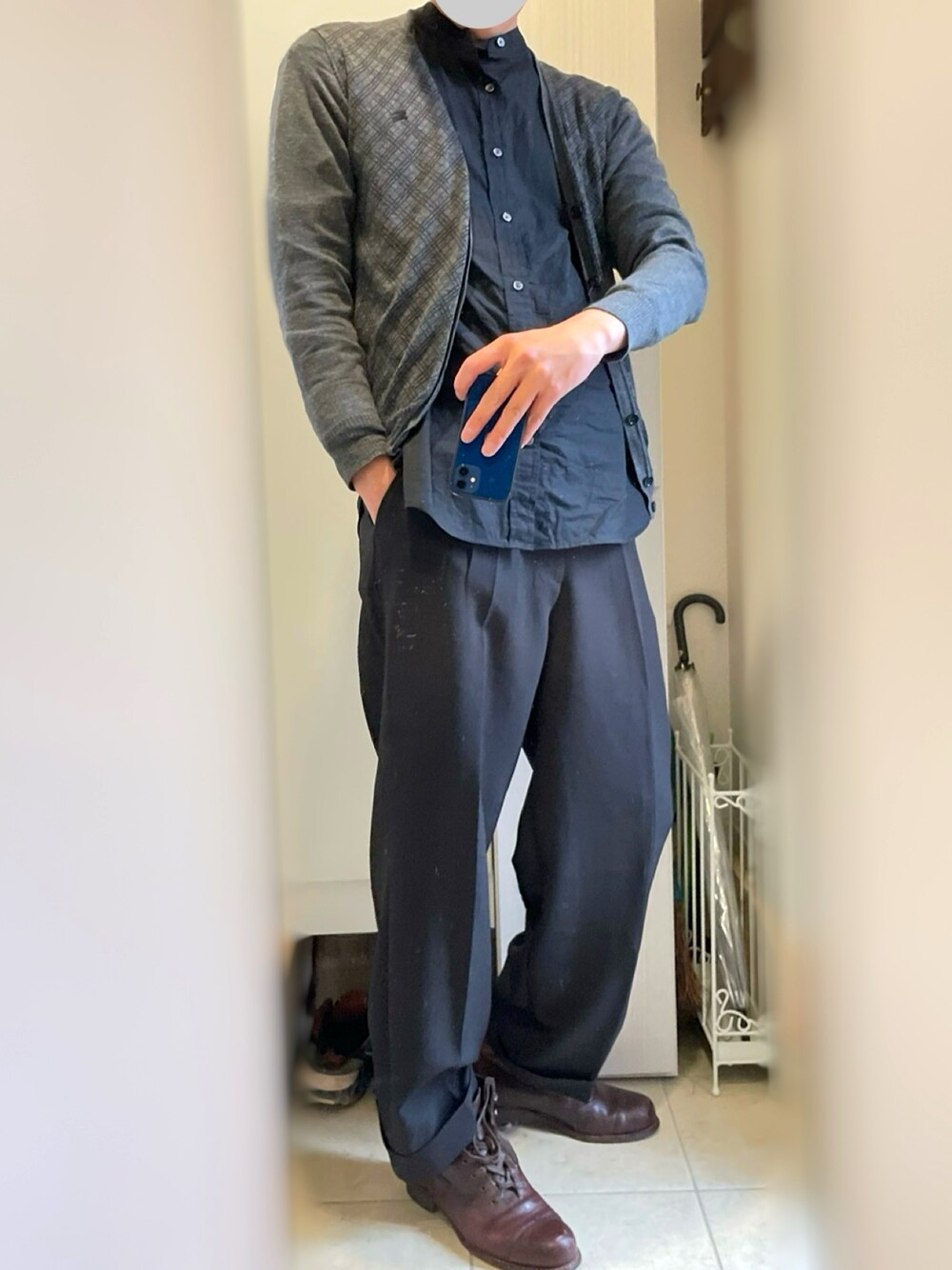 「メンズコーデ、おしゃれさんと繋がりたい、春夏コーデ、ブーツ」｜「ETELIOのセンタープレスロールアップスラックス（スラックス、ブラック系）」を使った、chocodollさん（メンズ・185cm）の春コーディネートの1枚目の写真