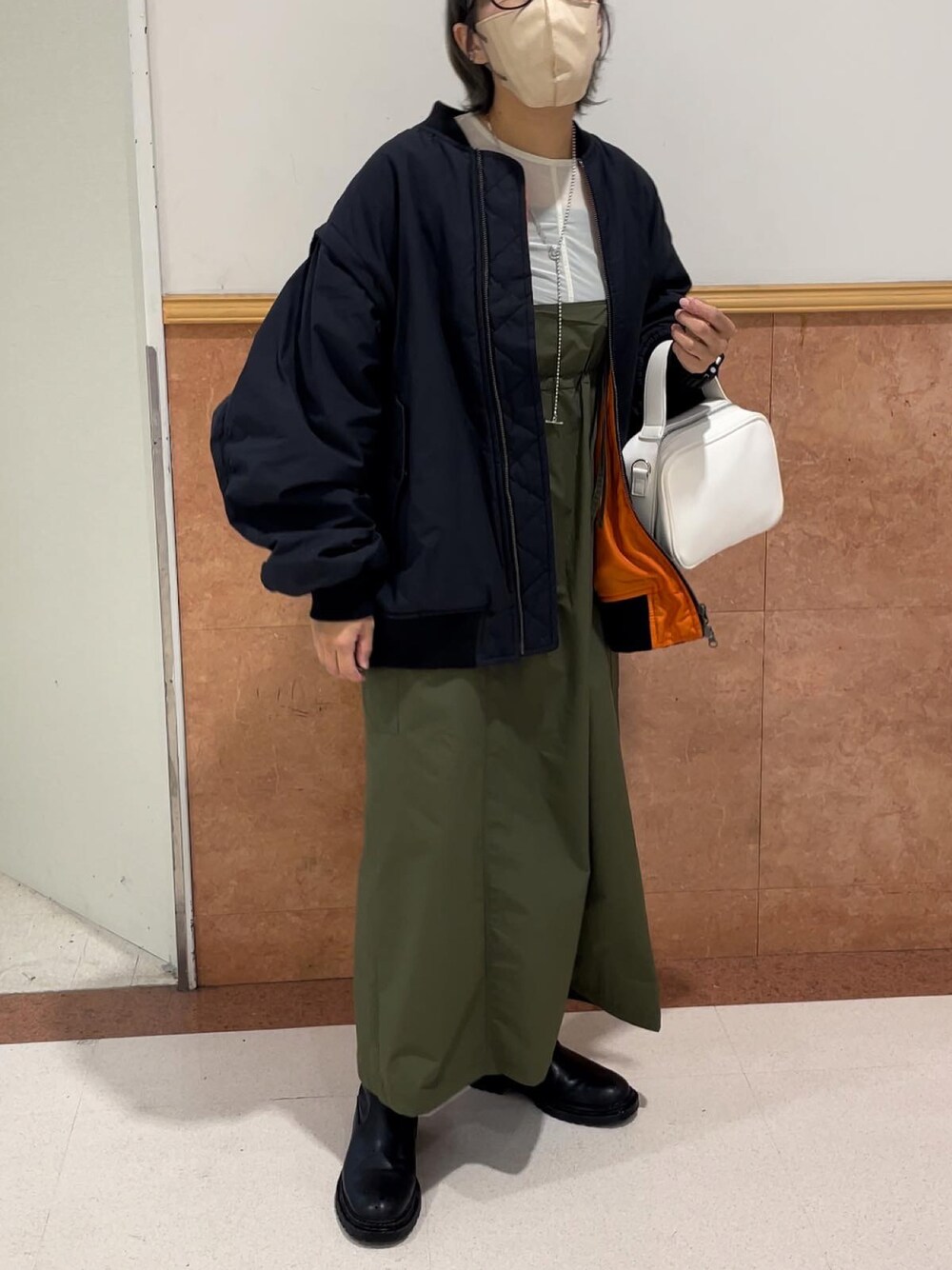「秋コーデ、秋冬コーデ、カジュアル、ミリタリーコーデ、大人カジュアル、おしゃれさんと繋がりたい、大人かわいい、着回しコーデ、低身長コーデ、ジャンスカ、MA-1、ma-1 ブラック」｜「CIAOPANIC TYPYの□【ユニセックス】2WAYボリュームスリーブMA‐1（MA-1、ブラック系）」を使った、まるいさん（レディース・152cm）の秋コーディネートの1枚目の写真