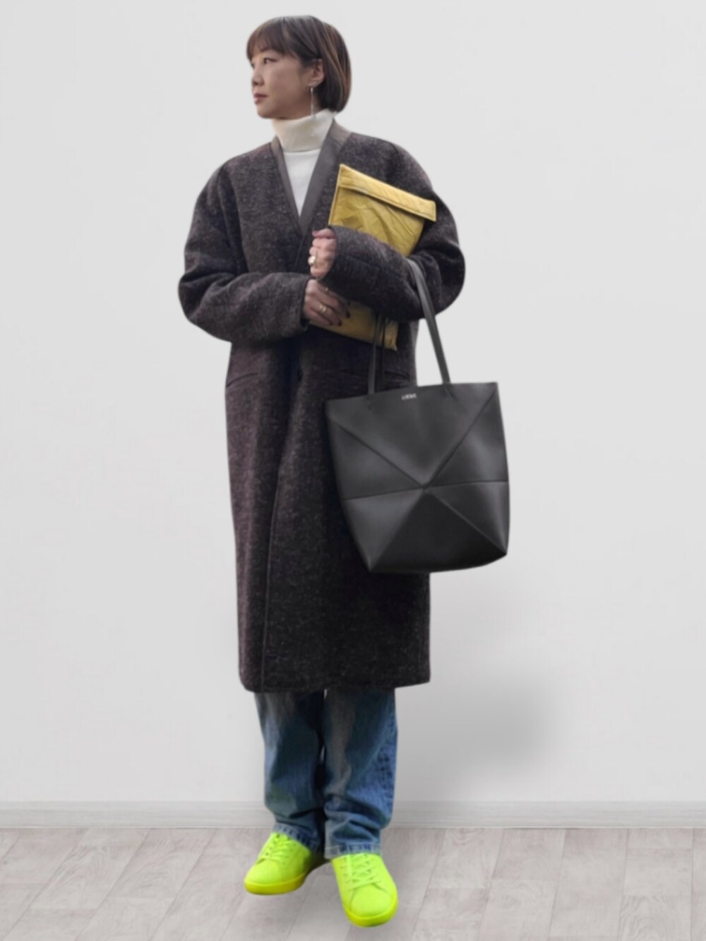 「冬コーデ、アラフィフ、アクセントカラー」｜「LOEWEのパズルフォルド トート（シャイニーカーフ）（トートバッグ、グリーン系）」を使った、yukikiさん（レディース・170cm）の冬コーディネートの1枚目の写真