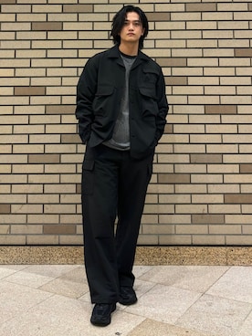 「シップス」｜「アイテム（カーゴパンツ）」を使った、大槻さん（メンズ・171cm）の秋コーディネート