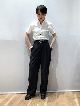 「TOKYO SHIRTS（トウキョウシャツ）の【超形態安定】【接触冷感】 形態安定ノンアイロン スキッパー 半袖ビジネスワイシャツ（ビジネスシャツ、ホワイト系）」を使った、BRICK HOUSE by Tokyo Shirts 鹿児島イオンモール店さん（レディース・157cm）の夏コーディネート