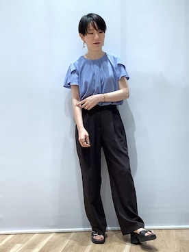 「TOKYO SHIRTS（トウキョウシャツ）の接触冷感 シルキーサテン フレア袖 ブラウス（シャツ/ブラウス、ブルー系）」を使った、BRICK HOUSE by Tokyo Shirts 鹿児島イオンモール店さん（レディース・157cm）の夏コーディネート