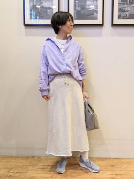 「SHOO・LA・RUE（シューラルー）の【洗える】バックギャザーがポイント 綿ワッシャー前開きシャツ（シャツ/ブラウス、パープル系）」を使った、大橋 晃代さん（レディース）の春コーディネート
