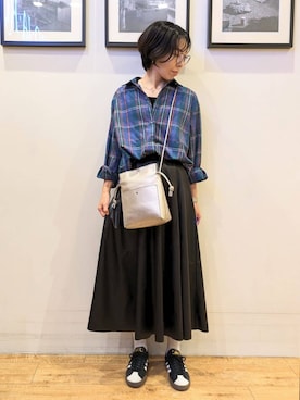 「SHOO・LA・RUE（シューラルー）の【洗濯機可/S-LL】程よい抜け感 大人のチェックシャツ（シャツ/ブラウス、グリーン系）」を使った、大橋 晃代さん（レディース）の秋コーディネート
