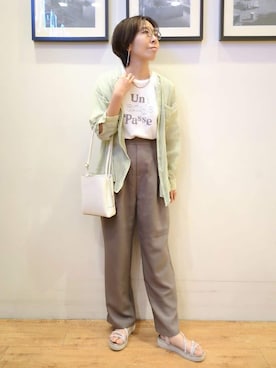 「DRESKIP（ドレスキップ）の【高レビュー】大人のシアー感 バンドカラーシャツ（シャツ/ブラウス、グリーン系）」を使った、大橋 晃代さん（レディース）の春コーディネート