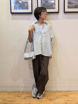 「SHOO・LA・RUE（シューラルー）の【S-LL/ひんやり】程よい透け感 ストライプ柄 お袖ギャザーデザインシャツ（シャツ/ブラウス、グリーン系）」を使った、大橋 晃代さん（レディース）の夏コーディネート
