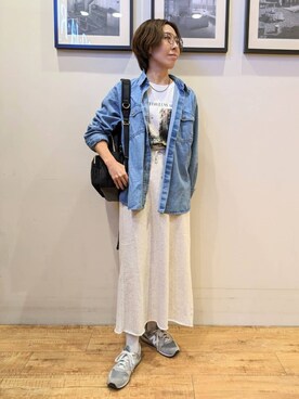 「SHOO・LA・RUE（シューラルー）の【洗える/S-LL】大人のこなれコーデに やわらかデニムシャツ（シャツ/ブラウス、ブルー系）」を使った、大橋 晃代さん（レディース）の春コーディネート