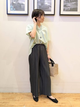 「SHOO・LA・RUE（シューラルー）の【高レビュー/洗える/UV/吸水速乾】洗濯後しわになりにくいリネンブレンドドルマンシャツ（シャツ/ブラウス、グリーン系）」を使った、大橋 晃代さん（レディース）の春コーディネート
