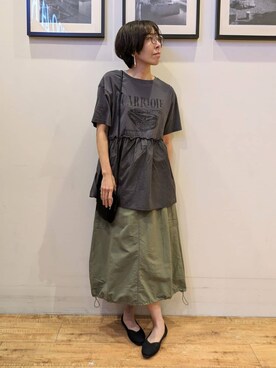 「Cutie Blonde（キューティーブロンド）の切り替えリメイク風カットソー（Tシャツ/カットソー、グレー系）」を使った、大橋 晃代さん（レディース）の春コーディネート