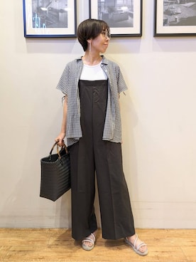 「SHOO・LA・RUE（シューラルー）の【S-LL/ひんやり】後ろ姿も抜かりなく インせず着られる バックギャザーシャツ（シャツ/ブラウス、ブラック系）」を使った、大橋 晃代さん（レディース）の春コーディネート