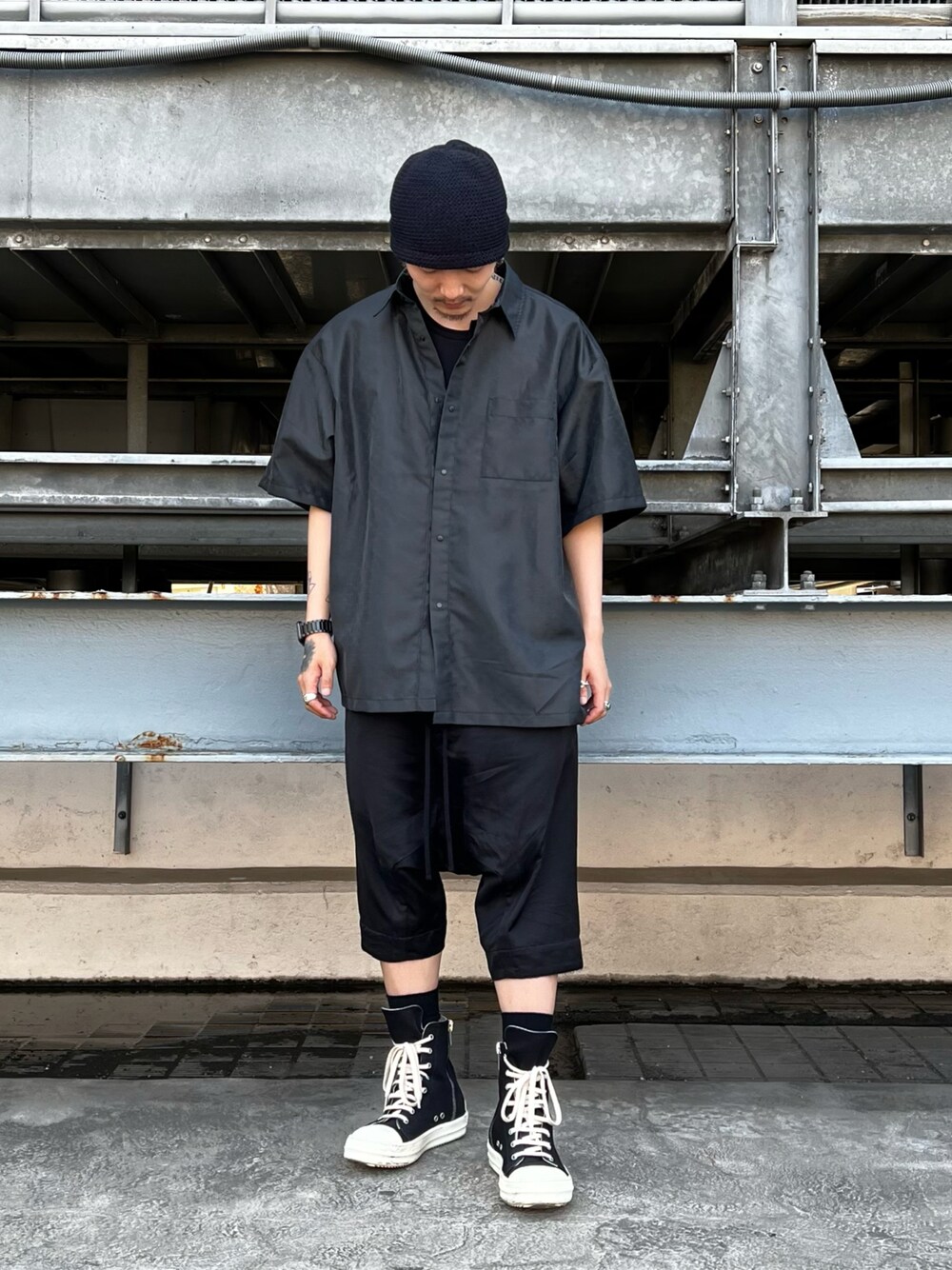 JULIUS/ユリウス/サテンジオメトリックシームドオーバークロッチパンツ