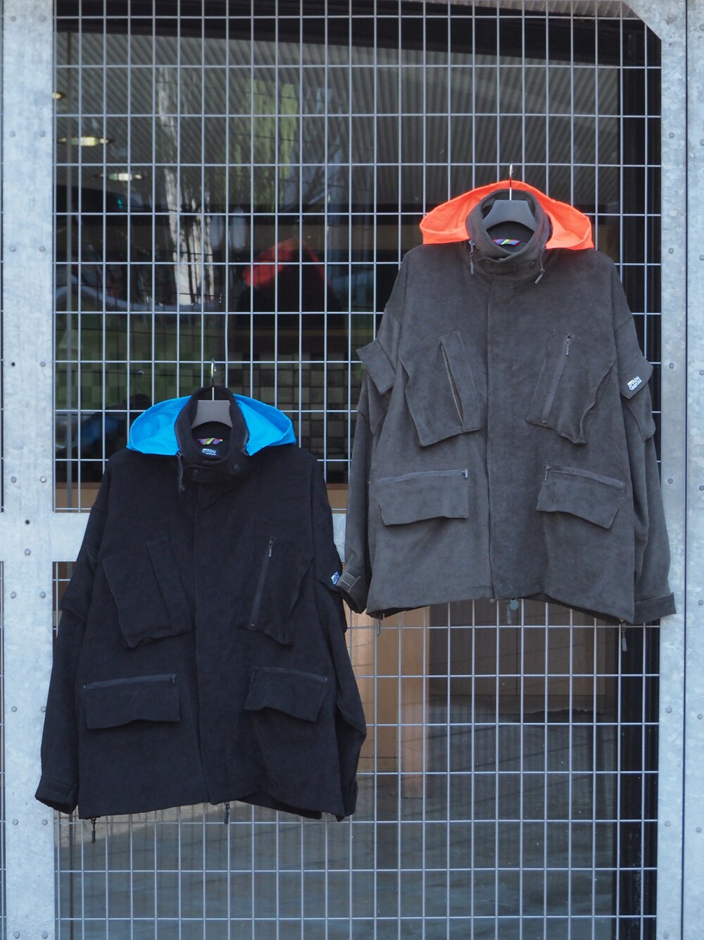 「wearhalloween2021、秋コーデ、休日スタイル、シンプルスタイル、ブルゾン、コーデュロイ、休日コーデ、きれいめカジュアル」｜「ABU GARCIAのAbu Garcia × is-ness/アブガルシア×イズネス　ABU-M303 CORDUROY JACKET コーデュロイジャケット　21AAB-0003（ミリタリージャケット、ブラック系）」を使った、く　　　　　にさん（メンズ・168cm）の秋コーディネートの1枚目の写真
